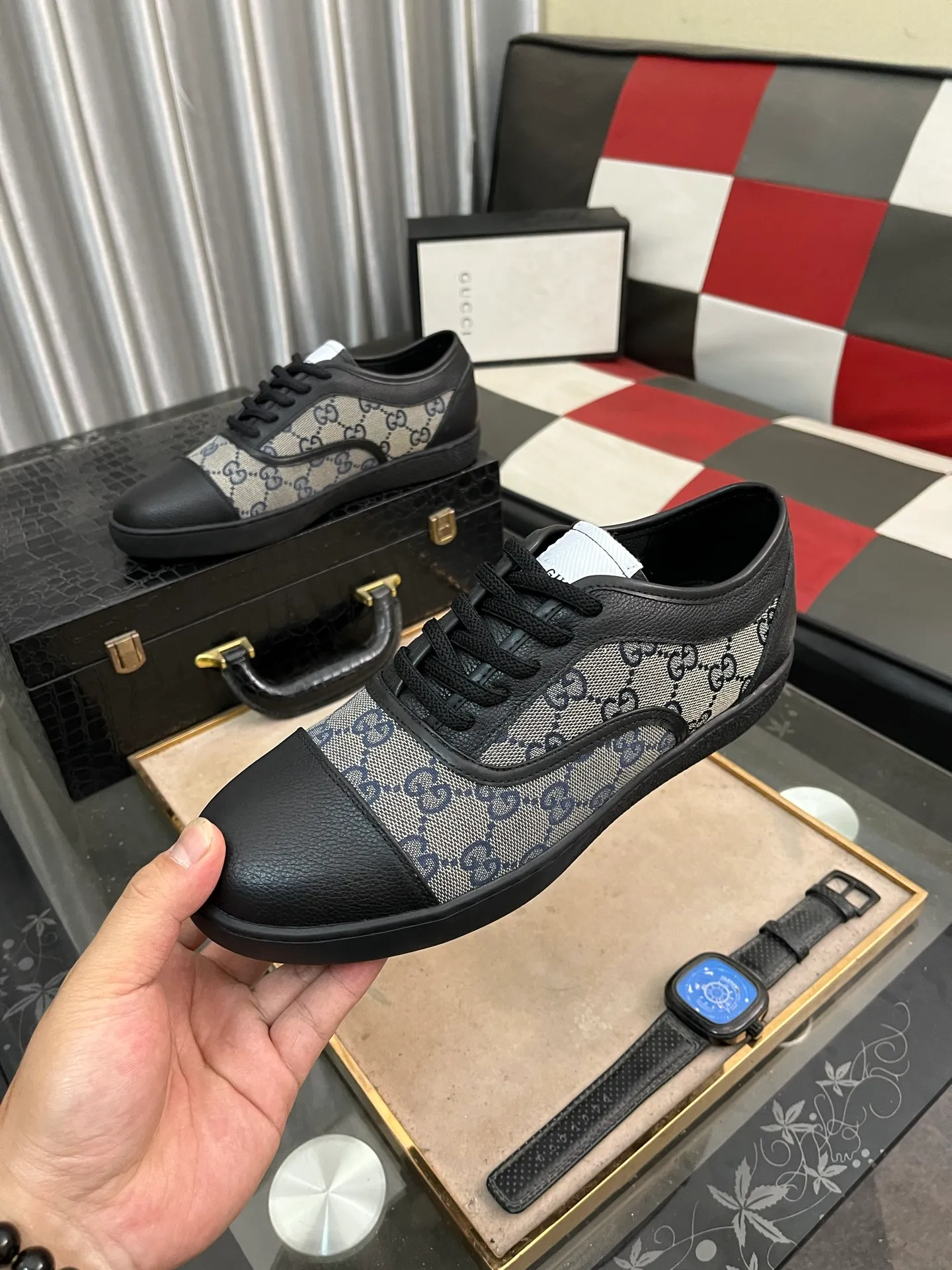 Men's shoes💰400⌚️⌚️[GUCCI] Gucci men's casual shoes are absolutely popular🔥The ultimate matching item for trendy men! The charm of super texture is unstoppable. This is the main recommendation. The upper is made of high-quality cowhide, with pig lining feet and wear-resistant rubber sole. It is noble and elegant! Extremely comfortable🎁🎁You can be as handsome as you want💪 Available in sizes 38-44 and 4️⃣colors available